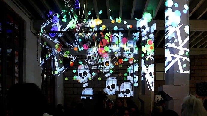 Crate_Halloween_LiveAnimation_Edit.00_00_25_06.Still007